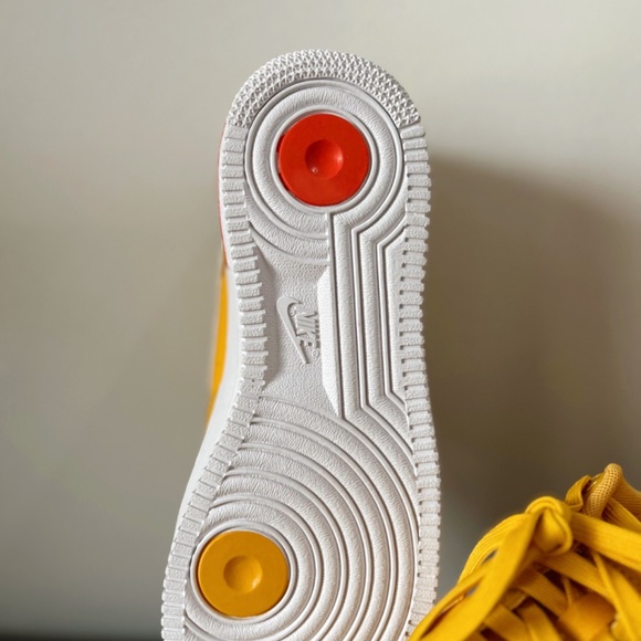 Air Force 1’s Special Edition ‘07 Yellow Ochre Unisex - Picture 9 of 9